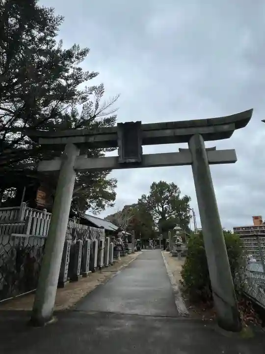 尾崎神社の{uncategorized: "未分類", other: "その他", undefined: "問題あり", building: "その他建物", grave: "お墓", sacred_gate: "鳥居", guardian: "狛犬", statue: "像", buddha: "仏像", history: "歴史", nature: "自然", garden: "庭園", animal: "動物", pagoda: "塔", temizu: "手水舎", mountain_gate: "山門・神門", sanctuary: "本殿・本堂", subordinate: "末社・摂社", art: "芸術", scenery: "景色", jizo: "地蔵", ema: "絵馬", goshuin: "御朱印", omikuji: "おみくじ", items: "授与品その他", amulet: "お守り", goshuincho: "御朱印帳", eats: "食事", festival: "お祭り", votive_dance: "神楽", shichigosan: "七五三参", wedding: "結婚式", experience: "体験その他", initially: "初詣", around: "周辺", anti_infection: "感染症対策"}