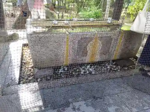 四柱神社の手水舎