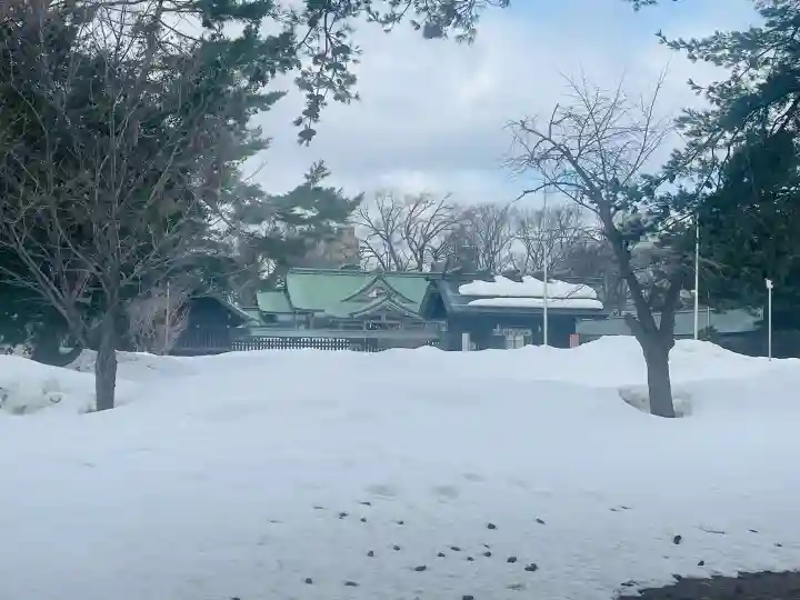 札幌護國神社の{uncategorized: "未分類", other: "その他", undefined: "問題あり", building: "その他建物", grave: "お墓", sacred_gate: "鳥居", guardian: "狛犬", statue: "像", buddha: "仏像", history: "歴史", nature: "自然", garden: "庭園", animal: "動物", pagoda: "塔", temizu: "手水舎", mountain_gate: "山門・神門", sanctuary: "本殿・本堂", subordinate: "末社・摂社", art: "芸術", scenery: "景色", jizo: "地蔵", ema: "絵馬", goshuin: "御朱印", omikuji: "おみくじ", items: "授与品その他", amulet: "お守り", goshuincho: "御朱印帳", eats: "食事", festival: "お祭り", votive_dance: "神楽", shichigosan: "七五三参", wedding: "結婚式", experience: "体験その他", initially: "初詣", around: "周辺", anti_infection: "感染症対策"}