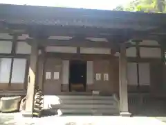 椎尾山薬王院の本殿