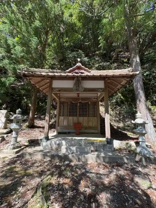 断魚稲荷の{uncategorized: "未分類", other: "その他", undefined: "問題あり", building: "その他建物", grave: "お墓", sacred_gate: "鳥居", guardian: "狛犬", statue: "像", buddha: "仏像", history: "歴史", nature: "自然", garden: "庭園", animal: "動物", pagoda: "塔", temizu: "手水舎", mountain_gate: "山門・神門", sanctuary: "本殿・本堂", subordinate: "末社・摂社", art: "芸術", scenery: "景色", jizo: "地蔵", ema: "絵馬", goshuin: "御朱印", omikuji: "おみくじ", items: "授与品その他", amulet: "お守り", goshuincho: "御朱印帳", eats: "食事", festival: "お祭り", votive_dance: "神楽", shichigosan: "七五三参", wedding: "結婚式", experience: "体験その他", initially: "初詣", around: "周辺", anti_infection: "感染症対策"}