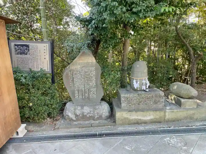 驚神社の{uncategorized: "未分類", other: "その他", undefined: "問題あり", building: "その他建物", grave: "お墓", sacred_gate: "鳥居", guardian: "狛犬", statue: "像", buddha: "仏像", history: "歴史", nature: "自然", garden: "庭園", animal: "動物", pagoda: "塔", temizu: "手水舎", mountain_gate: "山門・神門", sanctuary: "本殿・本堂", subordinate: "末社・摂社", art: "芸術", scenery: "景色", jizo: "地蔵", ema: "絵馬", goshuin: "御朱印", omikuji: "おみくじ", items: "授与品その他", amulet: "お守り", goshuincho: "御朱印帳", eats: "食事", festival: "お祭り", votive_dance: "神楽", shichigosan: "七五三参", wedding: "結婚式", experience: "体験その他", initially: "初詣", around: "周辺", anti_infection: "感染症対策"}