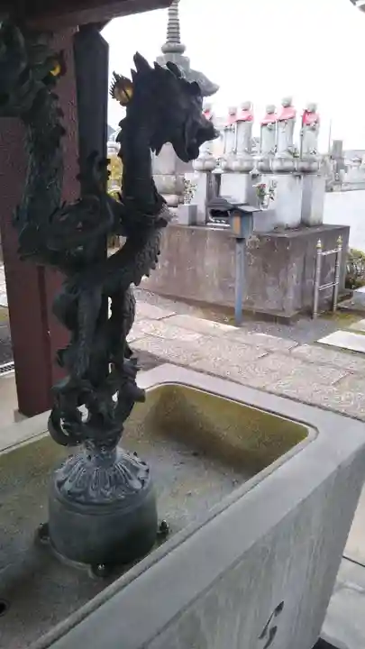 富徳寺の手水舎