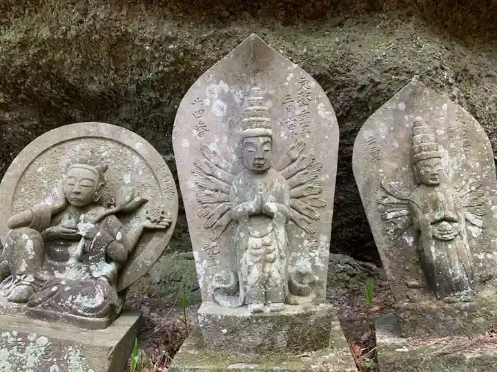 深草岩屋観音堂(深草山瑞岩寺奥院)の仏像