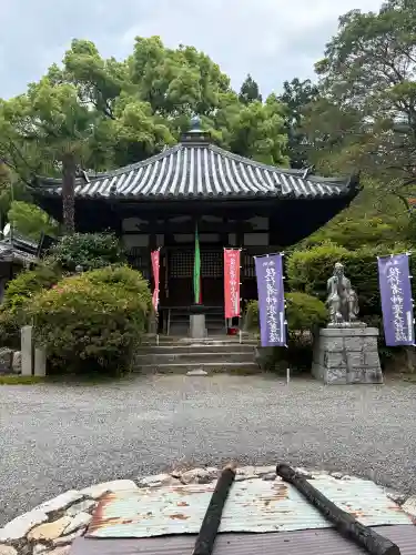 園城寺（三井寺）の{uncategorized: "未分類", other: "その他", undefined: "問題あり", building: "その他建物", grave: "お墓", sacred_gate: "鳥居", guardian: "狛犬", statue: "像", buddha: "仏像", history: "歴史", nature: "自然", garden: "庭園", animal: "動物", pagoda: "塔", temizu: "手水舎", mountain_gate: "山門・神門", sanctuary: "本殿・本堂", subordinate: "末社・摂社", art: "芸術", scenery: "景色", jizo: "地蔵", ema: "絵馬", goshuin: "御朱印", omikuji: "おみくじ", items: "授与品その他", amulet: "お守り", goshuincho: "御朱印帳", eats: "食事", festival: "お祭り", votive_dance: "神楽", shichigosan: "七五三参", wedding: "結婚式", experience: "体験その他", initially: "初詣", around: "周辺", anti_infection: "感染症対策"}