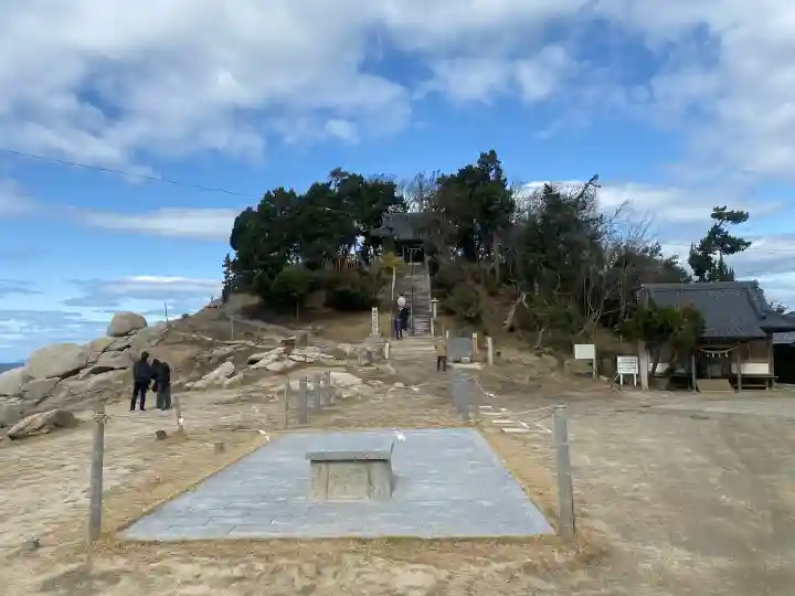 西濱神社の{uncategorized: "未分類", other: "その他", undefined: "問題あり", building: "その他建物", grave: "お墓", sacred_gate: "鳥居", guardian: "狛犬", statue: "像", buddha: "仏像", history: "歴史", nature: "自然", garden: "庭園", animal: "動物", pagoda: "塔", temizu: "手水舎", mountain_gate: "山門・神門", sanctuary: "本殿・本堂", subordinate: "末社・摂社", art: "芸術", scenery: "景色", jizo: "地蔵", ema: "絵馬", goshuin: "御朱印", omikuji: "おみくじ", items: "授与品その他", amulet: "お守り", goshuincho: "御朱印帳", eats: "食事", festival: "お祭り", votive_dance: "神楽", shichigosan: "七五三参", wedding: "結婚式", experience: "体験その他", initially: "初詣", around: "周辺", anti_infection: "感染症対策"}