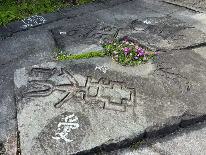 神祇大社の{uncategorized: "未分類", other: "その他", undefined: "問題あり", building: "その他建物", grave: "お墓", sacred_gate: "鳥居", guardian: "狛犬", statue: "像", buddha: "仏像", history: "歴史", nature: "自然", garden: "庭園", animal: "動物", pagoda: "塔", temizu: "手水舎", mountain_gate: "山門・神門", sanctuary: "本殿・本堂", subordinate: "末社・摂社", art: "芸術", scenery: "景色", jizo: "地蔵", ema: "絵馬", goshuin: "御朱印", omikuji: "おみくじ", items: "授与品その他", amulet: "お守り", goshuincho: "御朱印帳", eats: "食事", festival: "お祭り", votive_dance: "神楽", shichigosan: "七五三参", wedding: "結婚式", experience: "体験その他", initially: "初詣", around: "周辺", anti_infection: "感染症対策"}
