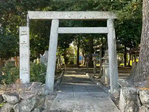 ニ木神社の{uncategorized: "未分類", other: "その他", undefined: "問題あり", building: "その他建物", grave: "お墓", sacred_gate: "鳥居", guardian: "狛犬", statue: "像", buddha: "仏像", history: "歴史", nature: "自然", garden: "庭園", animal: "動物", pagoda: "塔", temizu: "手水舎", mountain_gate: "山門・神門", sanctuary: "本殿・本堂", subordinate: "末社・摂社", art: "芸術", scenery: "景色", jizo: "地蔵", ema: "絵馬", goshuin: "御朱印", omikuji: "おみくじ", items: "授与品その他", amulet: "お守り", goshuincho: "御朱印帳", eats: "食事", festival: "お祭り", votive_dance: "神楽", shichigosan: "七五三参", wedding: "結婚式", experience: "体験その他", initially: "初詣", around: "周辺", anti_infection: "感染症対策"}