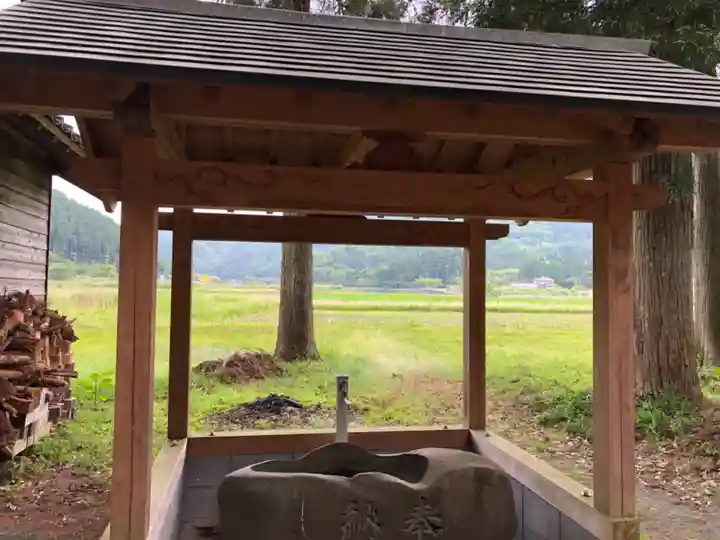 苅田姫神社の手水舎