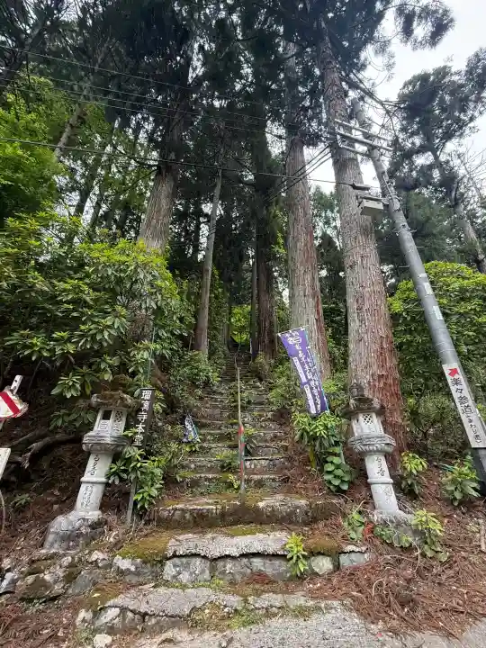 瑠璃寺の{uncategorized: "未分類", other: "その他", undefined: "問題あり", building: "その他建物", grave: "お墓", sacred_gate: "鳥居", guardian: "狛犬", statue: "像", buddha: "仏像", history: "歴史", nature: "自然", garden: "庭園", animal: "動物", pagoda: "塔", temizu: "手水舎", mountain_gate: "山門・神門", sanctuary: "本殿・本堂", subordinate: "末社・摂社", art: "芸術", scenery: "景色", jizo: "地蔵", ema: "絵馬", goshuin: "御朱印", omikuji: "おみくじ", items: "授与品その他", amulet: "お守り", goshuincho: "御朱印帳", eats: "食事", festival: "お祭り", votive_dance: "神楽", shichigosan: "七五三参", wedding: "結婚式", experience: "体験その他", initially: "初詣", around: "周辺", anti_infection: "感染症対策"}