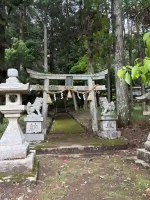 歌垣神社の山門・神門