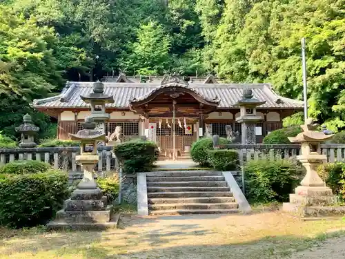 穴師坐兵主神社の本殿