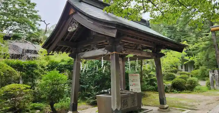 神明社の手水舎
