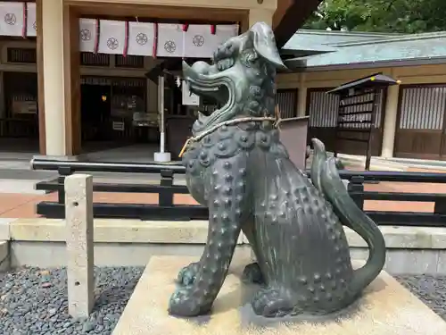 三重縣護國神社の狛犬