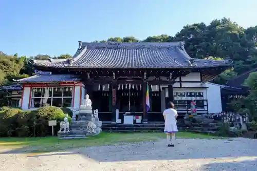 世尊寺の本殿・本堂
