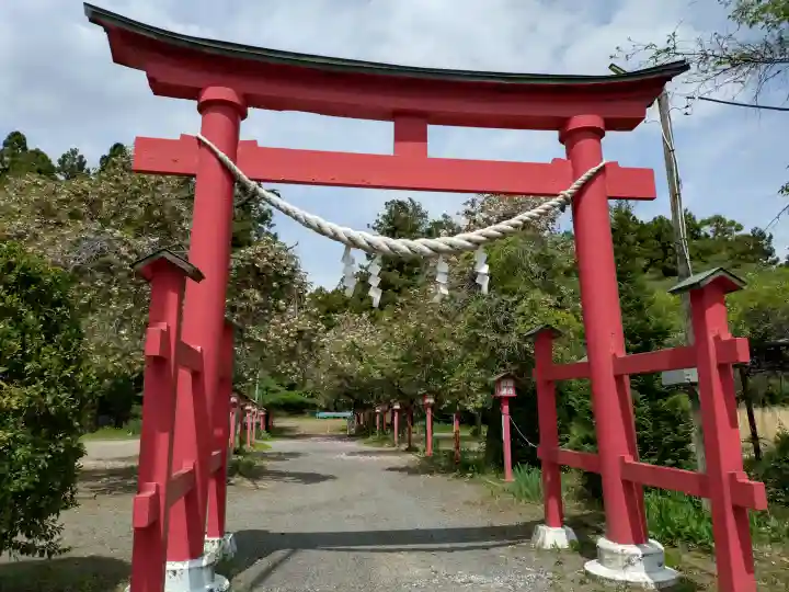白髭神社の{uncategorized: "未分類", other: "その他", undefined: "問題あり", building: "その他建物", grave: "お墓", sacred_gate: "鳥居", guardian: "狛犬", statue: "像", buddha: "仏像", history: "歴史", nature: "自然", garden: "庭園", animal: "動物", pagoda: "塔", temizu: "手水舎", mountain_gate: "山門・神門", sanctuary: "本殿・本堂", subordinate: "末社・摂社", art: "芸術", scenery: "景色", jizo: "地蔵", ema: "絵馬", goshuin: "御朱印", omikuji: "おみくじ", items: "授与品その他", amulet: "お守り", goshuincho: "御朱印帳", eats: "食事", festival: "お祭り", votive_dance: "神楽", shichigosan: "七五三参", wedding: "結婚式", experience: "体験その他", initially: "初詣", around: "周辺", anti_infection: "感染症対策"}