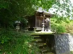 義経神社の本殿