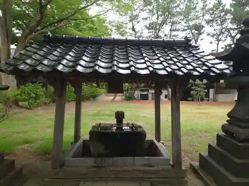 三居稲荷神社の手水舎