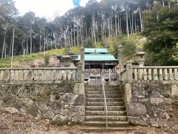 八幡神社の{uncategorized: "未分類", other: "その他", undefined: "問題あり", building: "その他建物", grave: "お墓", sacred_gate: "鳥居", guardian: "狛犬", statue: "像", buddha: "仏像", history: "歴史", nature: "自然", garden: "庭園", animal: "動物", pagoda: "塔", temizu: "手水舎", mountain_gate: "山門・神門", sanctuary: "本殿・本堂", subordinate: "末社・摂社", art: "芸術", scenery: "景色", jizo: "地蔵", ema: "絵馬", goshuin: "御朱印", omikuji: "おみくじ", items: "授与品その他", amulet: "お守り", goshuincho: "御朱印帳", eats: "食事", festival: "お祭り", votive_dance: "神楽", shichigosan: "七五三参", wedding: "結婚式", experience: "体験その他", initially: "初詣", around: "周辺", anti_infection: "感染症対策"}