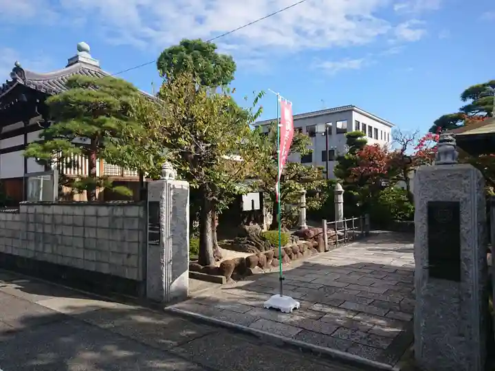 寳藏院の山門・神門