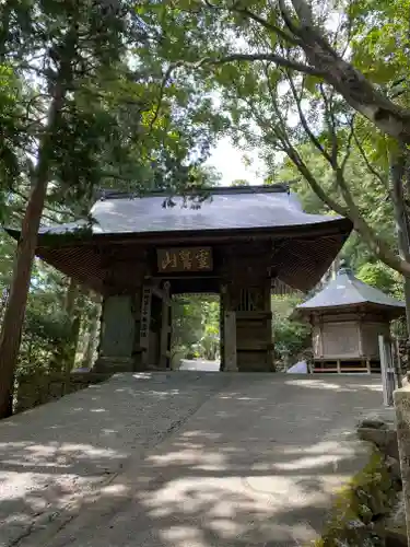 鶴林寺の山門