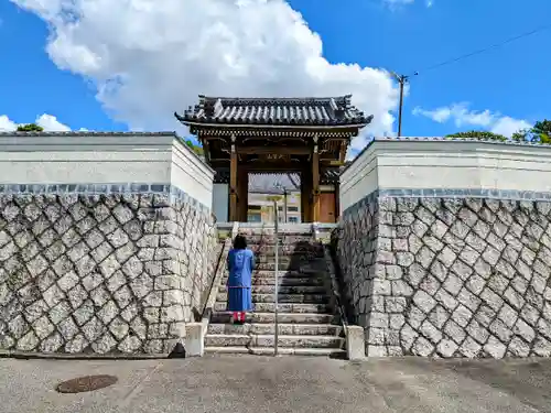 退養寺の山門