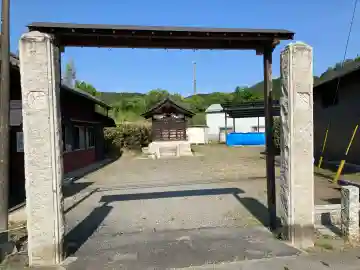 八坂神社(上松田)の{uncategorized: "未分類", other: "その他", undefined: "問題あり", building: "その他建物", grave: "お墓", sacred_gate: "鳥居", guardian: "狛犬", statue: "像", buddha: "仏像", history: "歴史", nature: "自然", garden: "庭園", animal: "動物", pagoda: "塔", temizu: "手水舎", mountain_gate: "山門・神門", sanctuary: "本殿・本堂", subordinate: "末社・摂社", art: "芸術", scenery: "景色", jizo: "地蔵", ema: "絵馬", goshuin: "御朱印", omikuji: "おみくじ", items: "授与品その他", amulet: "お守り", goshuincho: "御朱印帳", eats: "食事", festival: "お祭り", votive_dance: "神楽", shichigosan: "七五三参", wedding: "結婚式", experience: "体験その他", initially: "初詣", around: "周辺", anti_infection: "感染症対策"}