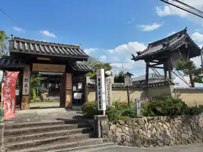 龍象寺の山門・神門