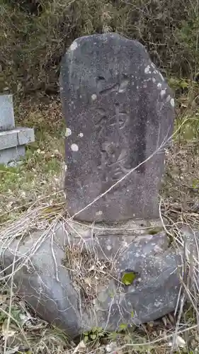 祠(名称不明)の像