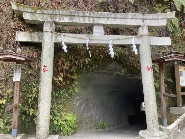 銭洗弁財天宇賀福神社(神奈川県)