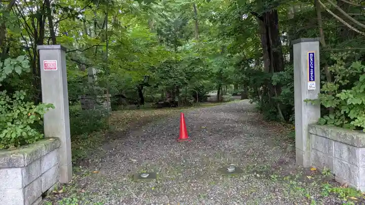 帯廣神社の庭園