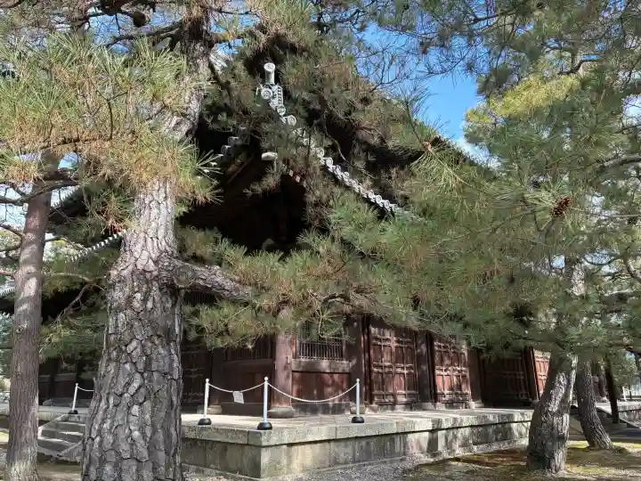大徳寺の{uncategorized: "未分類", other: "その他", undefined: "問題あり", building: "その他建物", grave: "お墓", sacred_gate: "鳥居", guardian: "狛犬", statue: "像", buddha: "仏像", history: "歴史", nature: "自然", garden: "庭園", animal: "動物", pagoda: "塔", temizu: "手水舎", mountain_gate: "山門・神門", sanctuary: "本殿・本堂", subordinate: "末社・摂社", art: "芸術", scenery: "景色", jizo: "地蔵", ema: "絵馬", goshuin: "御朱印", omikuji: "おみくじ", items: "授与品その他", amulet: "お守り", goshuincho: "御朱印帳", eats: "食事", festival: "お祭り", votive_dance: "神楽", shichigosan: "七五三参", wedding: "結婚式", experience: "体験その他", initially: "初詣", around: "周辺", anti_infection: "感染症対策"}