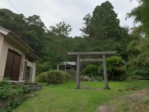 若一神社の鳥居