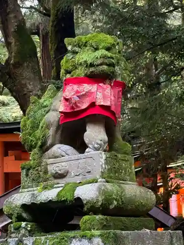 伏見稲荷大社　御膳谷奉拝所の{uncategorized: "未分類", other: "その他", undefined: "問題あり", building: "その他建物", grave: "お墓", sacred_gate: "鳥居", guardian: "狛犬", statue: "像", buddha: "仏像", history: "歴史", nature: "自然", garden: "庭園", animal: "動物", pagoda: "塔", temizu: "手水舎", mountain_gate: "山門・神門", sanctuary: "本殿・本堂", subordinate: "末社・摂社", art: "芸術", scenery: "景色", jizo: "地蔵", ema: "絵馬", goshuin: "御朱印", omikuji: "おみくじ", items: "授与品その他", amulet: "お守り", goshuincho: "御朱印帳", eats: "食事", festival: "お祭り", votive_dance: "神楽", shichigosan: "七五三参", wedding: "結婚式", experience: "体験その他", initially: "初詣", around: "周辺", anti_infection: "感染症対策"}