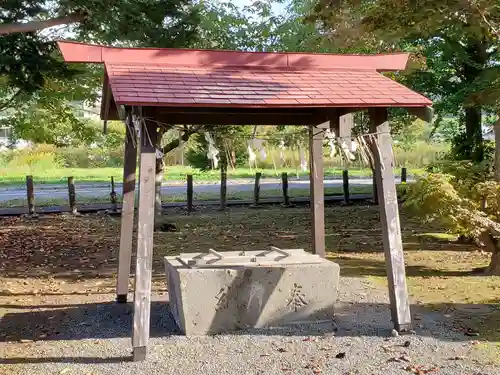 美国神社の手水舎