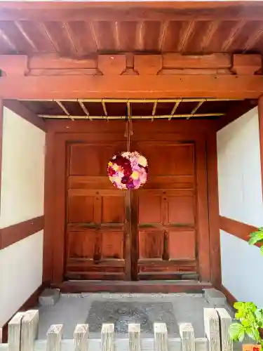 岡寺（龍蓋寺）の{uncategorized: "未分類", other: "その他", undefined: "問題あり", building: "その他建物", grave: "お墓", sacred_gate: "鳥居", guardian: "狛犬", statue: "像", buddha: "仏像", history: "歴史", nature: "自然", garden: "庭園", animal: "動物", pagoda: "塔", temizu: "手水舎", mountain_gate: "山門・神門", sanctuary: "本殿・本堂", subordinate: "末社・摂社", art: "芸術", scenery: "景色", jizo: "地蔵", ema: "絵馬", goshuin: "御朱印", omikuji: "おみくじ", items: "授与品その他", amulet: "お守り", goshuincho: "御朱印帳", eats: "食事", festival: "お祭り", votive_dance: "神楽", shichigosan: "七五三参", wedding: "結婚式", experience: "体験その他", initially: "初詣", around: "周辺", anti_infection: "感染症対策"}