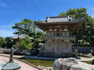 金剛福寺の{uncategorized: "未分類", other: "その他", undefined: "問題あり", building: "その他建物", grave: "お墓", sacred_gate: "鳥居", guardian: "狛犬", statue: "像", buddha: "仏像", history: "歴史", nature: "自然", garden: "庭園", animal: "動物", pagoda: "塔", temizu: "手水舎", mountain_gate: "山門・神門", sanctuary: "本殿・本堂", subordinate: "末社・摂社", art: "芸術", scenery: "景色", jizo: "地蔵", ema: "絵馬", goshuin: "御朱印", omikuji: "おみくじ", items: "授与品その他", amulet: "お守り", goshuincho: "御朱印帳", eats: "食事", festival: "お祭り", votive_dance: "神楽", shichigosan: "七五三参", wedding: "結婚式", experience: "体験その他", initially: "初詣", around: "周辺", anti_infection: "感染症対策"}