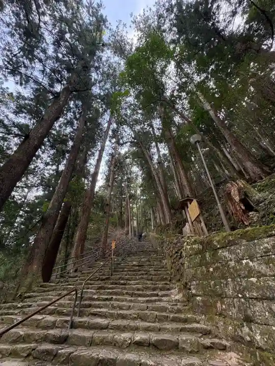 飛瀧神社(熊野那智大社別宮)の{uncategorized: "未分類", other: "その他", undefined: "問題あり", building: "その他建物", grave: "お墓", sacred_gate: "鳥居", guardian: "狛犬", statue: "像", buddha: "仏像", history: "歴史", nature: "自然", garden: "庭園", animal: "動物", pagoda: "塔", temizu: "手水舎", mountain_gate: "山門・神門", sanctuary: "本殿・本堂", subordinate: "末社・摂社", art: "芸術", scenery: "景色", jizo: "地蔵", ema: "絵馬", goshuin: "御朱印", omikuji: "おみくじ", items: "授与品その他", amulet: "お守り", goshuincho: "御朱印帳", eats: "食事", festival: "お祭り", votive_dance: "神楽", shichigosan: "七五三参", wedding: "結婚式", experience: "体験その他", initially: "初詣", around: "周辺", anti_infection: "感染症対策"}