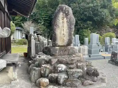 法泉寺の{uncategorized: "未分類", other: "その他", undefined: "問題あり", building: "その他建物", grave: "お墓", sacred_gate: "鳥居", guardian: "狛犬", statue: "像", buddha: "仏像", history: "歴史", nature: "自然", garden: "庭園", animal: "動物", pagoda: "塔", temizu: "手水舎", mountain_gate: "山門・神門", sanctuary: "本殿・本堂", subordinate: "末社・摂社", art: "芸術", scenery: "景色", jizo: "地蔵", ema: "絵馬", goshuin: "御朱印", omikuji: "おみくじ", items: "授与品その他", amulet: "お守り", goshuincho: "御朱印帳", eats: "食事", festival: "お祭り", votive_dance: "神楽", shichigosan: "七五三参", wedding: "結婚式", experience: "体験その他", initially: "初詣", around: "周辺", anti_infection: "感染症対策"}