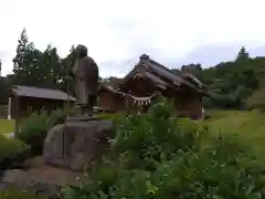 居多神社の像