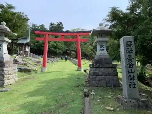 金華山黄金山神社の鳥居