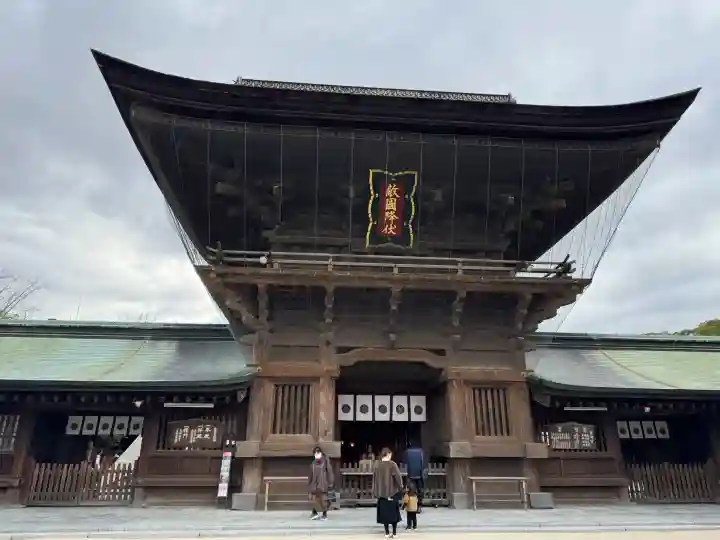 筥崎宮の{uncategorized: "未分類", other: "その他", undefined: "問題あり", building: "その他建物", grave: "お墓", sacred_gate: "鳥居", guardian: "狛犬", statue: "像", buddha: "仏像", history: "歴史", nature: "自然", garden: "庭園", animal: "動物", pagoda: "塔", temizu: "手水舎", mountain_gate: "山門・神門", sanctuary: "本殿・本堂", subordinate: "末社・摂社", art: "芸術", scenery: "景色", jizo: "地蔵", ema: "絵馬", goshuin: "御朱印", omikuji: "おみくじ", items: "授与品その他", amulet: "お守り", goshuincho: "御朱印帳", eats: "食事", festival: "お祭り", votive_dance: "神楽", shichigosan: "七五三参", wedding: "結婚式", experience: "体験その他", initially: "初詣", around: "周辺", anti_infection: "感染症対策"}