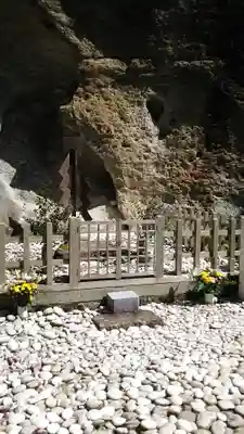 花窟神社の本殿・本堂