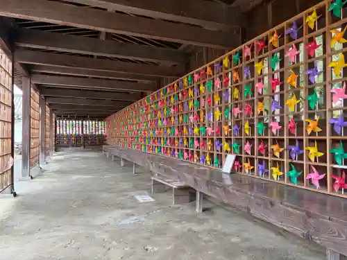 白鳥神社の{uncategorized: "未分類", other: "その他", undefined: "問題あり", building: "その他建物", grave: "お墓", sacred_gate: "鳥居", guardian: "狛犬", statue: "像", buddha: "仏像", history: "歴史", nature: "自然", garden: "庭園", animal: "動物", pagoda: "塔", temizu: "手水舎", mountain_gate: "山門・神門", sanctuary: "本殿・本堂", subordinate: "末社・摂社", art: "芸術", scenery: "景色", jizo: "地蔵", ema: "絵馬", goshuin: "御朱印", omikuji: "おみくじ", items: "授与品その他", amulet: "お守り", goshuincho: "御朱印帳", eats: "食事", festival: "お祭り", votive_dance: "神楽", shichigosan: "七五三参", wedding: "結婚式", experience: "体験その他", initially: "初詣", around: "周辺", anti_infection: "感染症対策"}