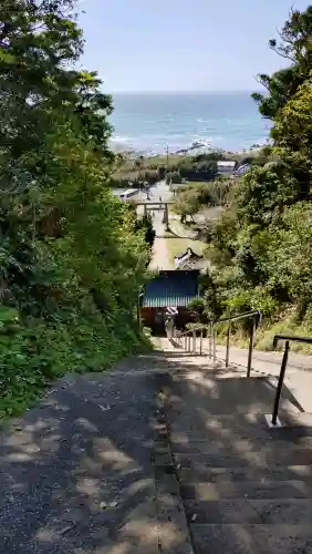 洲崎神社の{uncategorized: "未分類", other: "その他", undefined: "問題あり", building: "その他建物", grave: "お墓", sacred_gate: "鳥居", guardian: "狛犬", statue: "像", buddha: "仏像", history: "歴史", nature: "自然", garden: "庭園", animal: "動物", pagoda: "塔", temizu: "手水舎", mountain_gate: "山門・神門", sanctuary: "本殿・本堂", subordinate: "末社・摂社", art: "芸術", scenery: "景色", jizo: "地蔵", ema: "絵馬", goshuin: "御朱印", omikuji: "おみくじ", items: "授与品その他", amulet: "お守り", goshuincho: "御朱印帳", eats: "食事", festival: "お祭り", votive_dance: "神楽", shichigosan: "七五三参", wedding: "結婚式", experience: "体験その他", initially: "初詣", around: "周辺", anti_infection: "感染症対策"}