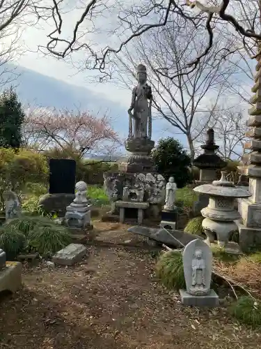 黒羽神社の{uncategorized: "未分類", other: "その他", undefined: "問題あり", building: "その他建物", grave: "お墓", sacred_gate: "鳥居", guardian: "狛犬", statue: "像", buddha: "仏像", history: "歴史", nature: "自然", garden: "庭園", animal: "動物", pagoda: "塔", temizu: "手水舎", mountain_gate: "山門・神門", sanctuary: "本殿・本堂", subordinate: "末社・摂社", art: "芸術", scenery: "景色", jizo: "地蔵", ema: "絵馬", goshuin: "御朱印", omikuji: "おみくじ", items: "授与品その他", amulet: "お守り", goshuincho: "御朱印帳", eats: "食事", festival: "お祭り", votive_dance: "神楽", shichigosan: "七五三参", wedding: "結婚式", experience: "体験その他", initially: "初詣", around: "周辺", anti_infection: "感染症対策"}