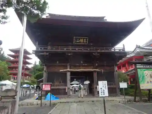 高幡不動尊　金剛寺の山門