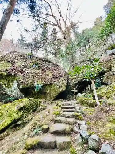 秩父札所三十二番　法性寺の{uncategorized: "未分類", other: "その他", undefined: "問題あり", building: "その他建物", grave: "お墓", sacred_gate: "鳥居", guardian: "狛犬", statue: "像", buddha: "仏像", history: "歴史", nature: "自然", garden: "庭園", animal: "動物", pagoda: "塔", temizu: "手水舎", mountain_gate: "山門・神門", sanctuary: "本殿・本堂", subordinate: "末社・摂社", art: "芸術", scenery: "景色", jizo: "地蔵", ema: "絵馬", goshuin: "御朱印", omikuji: "おみくじ", items: "授与品その他", amulet: "お守り", goshuincho: "御朱印帳", eats: "食事", festival: "お祭り", votive_dance: "神楽", shichigosan: "七五三参", wedding: "結婚式", experience: "体験その他", initially: "初詣", around: "周辺", anti_infection: "感染症対策"}