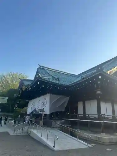 靖國神社の{uncategorized: "未分類", other: "その他", undefined: "問題あり", building: "その他建物", grave: "お墓", sacred_gate: "鳥居", guardian: "狛犬", statue: "像", buddha: "仏像", history: "歴史", nature: "自然", garden: "庭園", animal: "動物", pagoda: "塔", temizu: "手水舎", mountain_gate: "山門・神門", sanctuary: "本殿・本堂", subordinate: "末社・摂社", art: "芸術", scenery: "景色", jizo: "地蔵", ema: "絵馬", goshuin: "御朱印", omikuji: "おみくじ", items: "授与品その他", amulet: "お守り", goshuincho: "御朱印帳", eats: "食事", festival: "お祭り", votive_dance: "神楽", shichigosan: "七五三参", wedding: "結婚式", experience: "体験その他", initially: "初詣", around: "周辺", anti_infection: "感染症対策"}