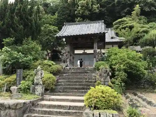 成佛寺の山門・神門